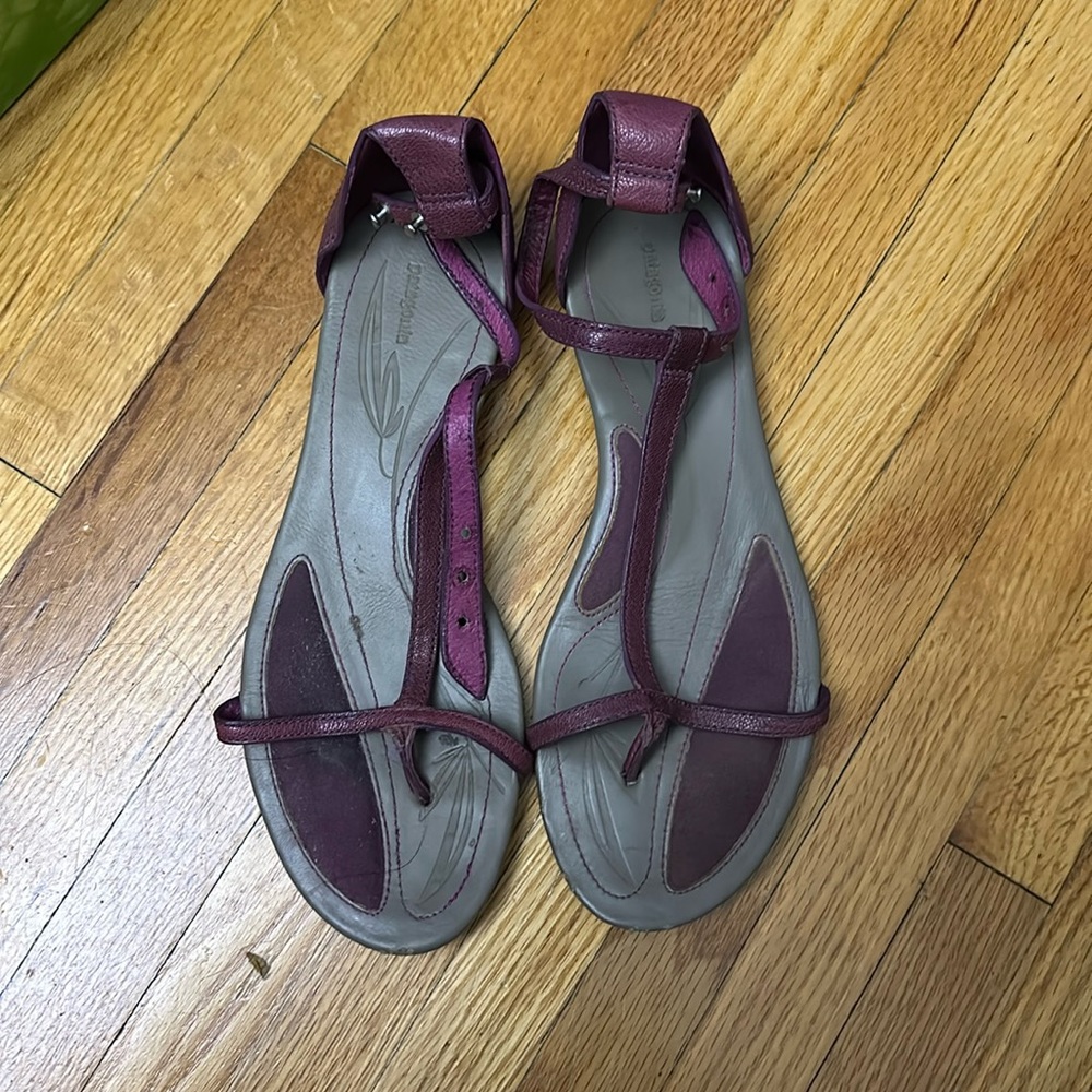 Purple thong leather sandals